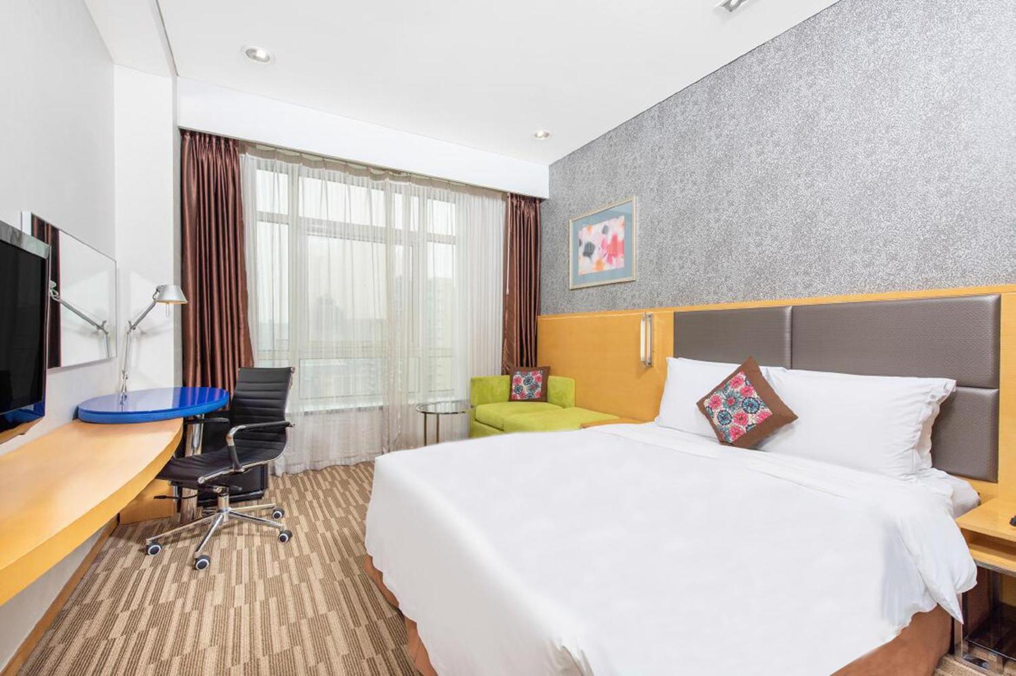 Hotel Express Dongzhimen By Ihg 4*