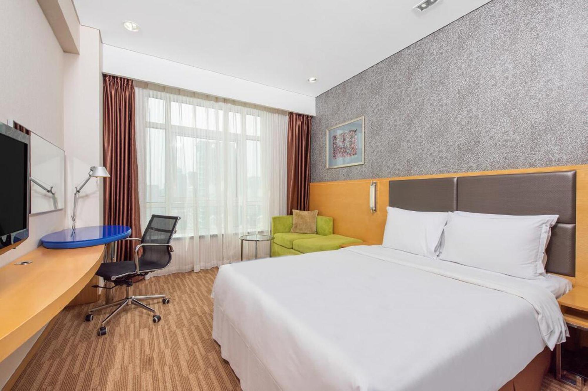 Express Dongzhimen By Ihg Hotel 4*